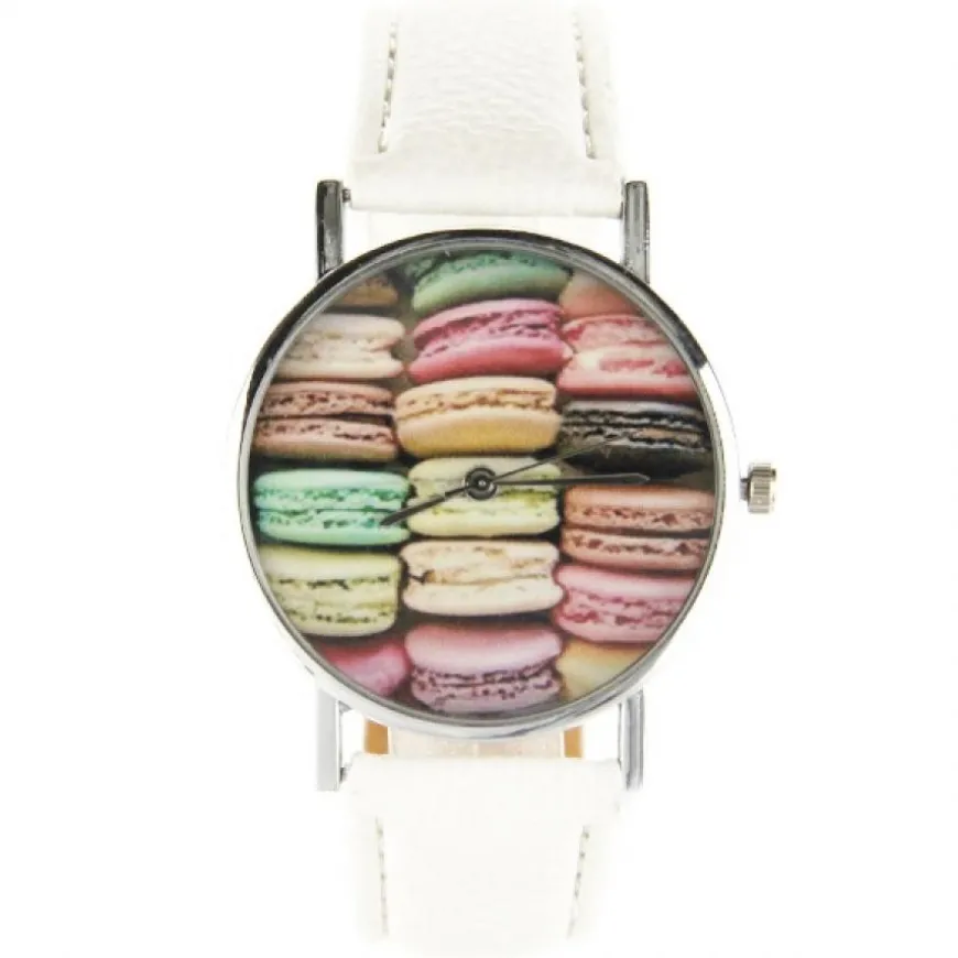 Belle montre colorée femme patisserie