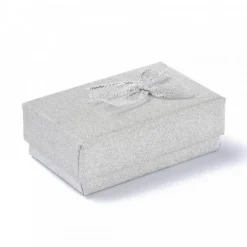 boîte argent avec paillettes carton pour une fête d'anniversaire