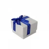 boîte blanc carton pour un joyeux anniversaire