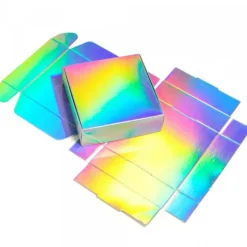 boîte carton arc-en-ciel pour l'anniversaire d'un enfant