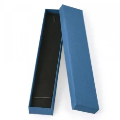 boîte carton bleu pour l'anniversaire d'un enfant