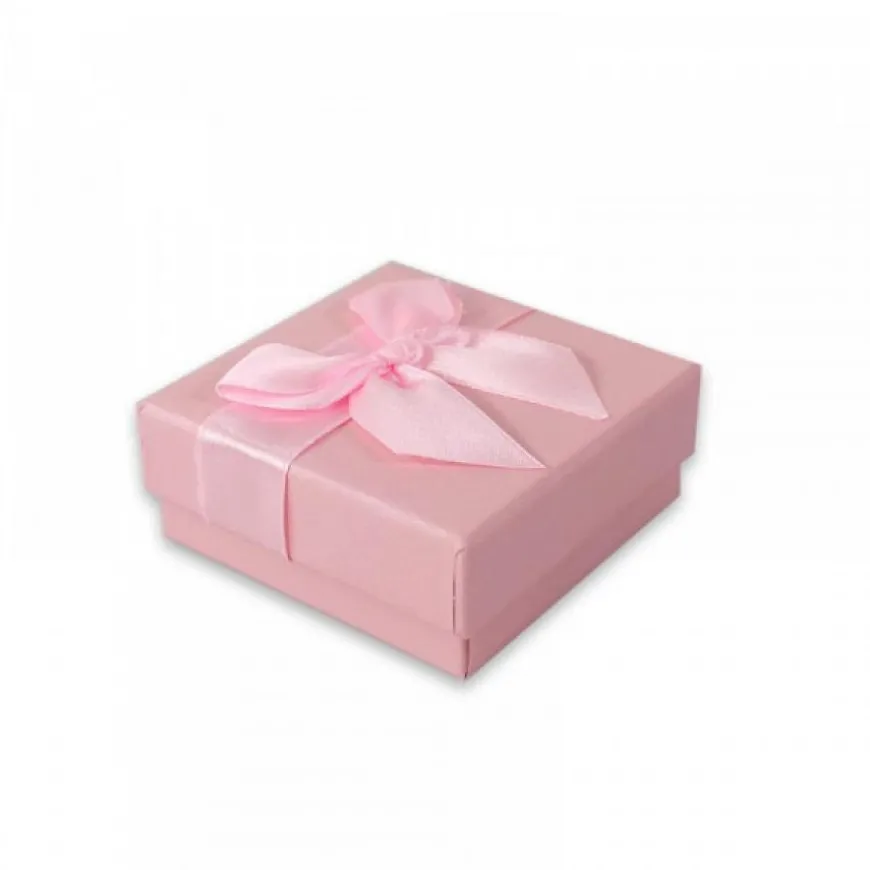 emballage carton rose pour l'anniversaire d'un enfant