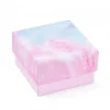 emballage rose carton pour un joyeux anniversaire avec des motifs styles marbre