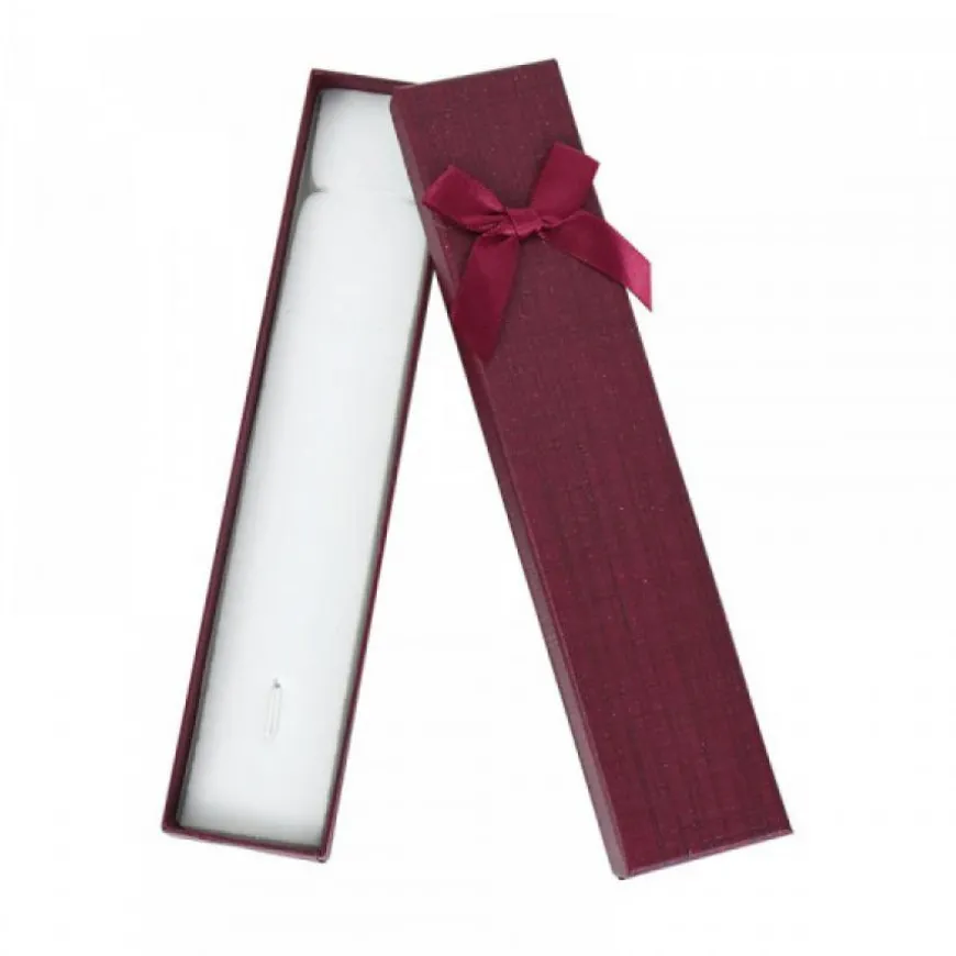 emballage rouge carton pour l'anniversaire d'un enfant